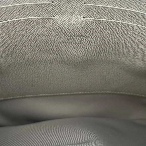 Louis Vuitton White Monogram Antarctica Zip Pouch O-Case Clutch - Picture 3 of 9